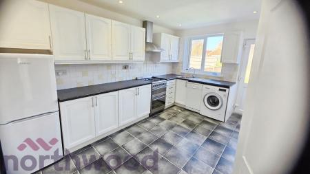 3 bedroom Bungalow to let in Gainsborough Road, Warrington, WA4