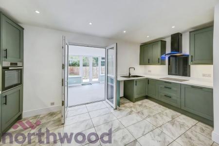 3 bedroom Semi-detached house to let in Kings Road, Warrington, Golborne, WA3