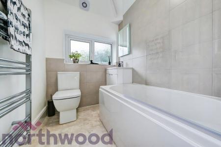 3 bedroom Semi-detached house to let in Kings Road, Warrington, Golborne, WA3
