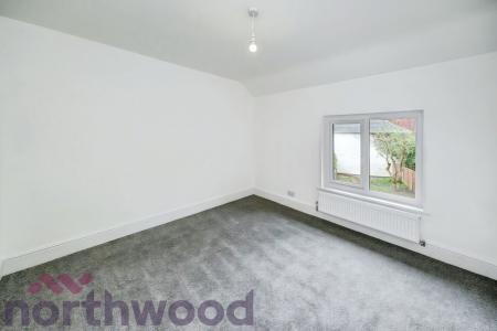 3 bedroom Semi-detached house to let in Kings Road, Warrington, Golborne, WA3