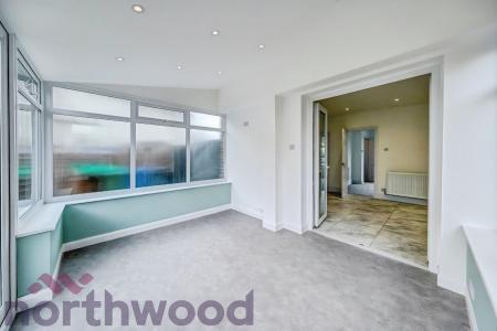 3 bedroom Semi-detached house to let in Kings Road, Warrington, Golborne, WA3