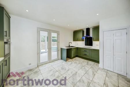 3 bedroom Semi-detached house to let in Kings Road, Warrington, Golborne, WA3