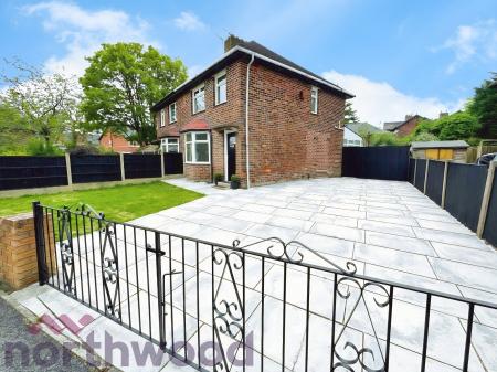 3 bedroom Semi-detached house to let in Kings Road, Warrington, Golborne, WA3