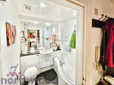 2 bedroom Flat to let in Central Way, Warrington, WA2