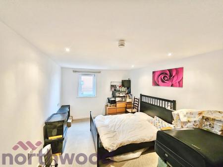 2 bedroom Flat to let in Central Way, Warrington, WA2