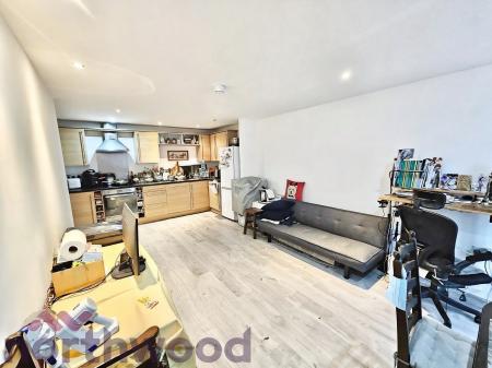 2 bedroom Flat to let in Central Way, Warrington, WA2