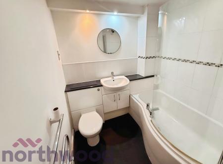 2 bedroom Flat to let in Central Way, Warrington, WA2