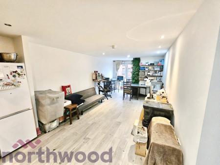 2 bedroom Flat to let in Central Way, Warrington, WA2