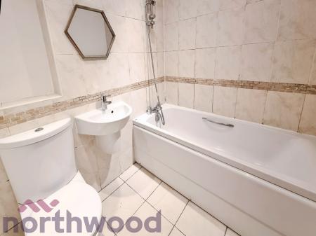 1 bedroom Flat to let in Cantilever Gardens, Warrington, WA4
