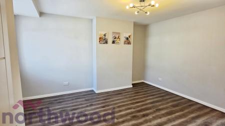 3 bedroom Semi-detached house to let in Charter Avenue, Bewsey, WA5
