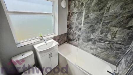3 bedroom Semi-detached house to let in Charter Avenue, Bewsey, WA5