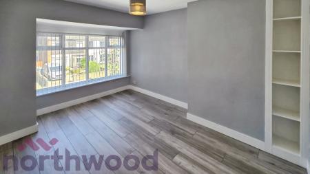 3 bedroom Semi-detached house to let in Charter Avenue, Bewsey, WA5
