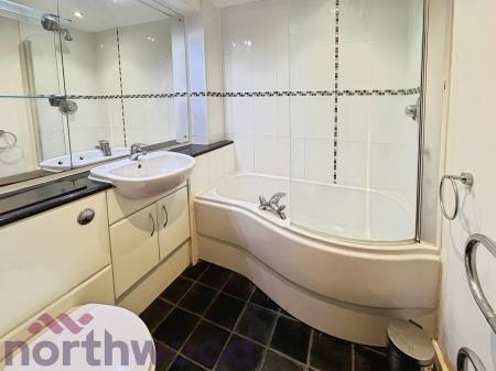 2 bedroom Flat to let in Central Way, Warrington, Warrington, WA2