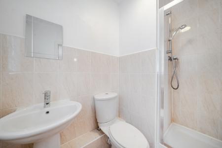 2 bedroom Flat to let in Holywell Drive, Warrington, WA1