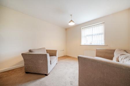 2 bedroom Flat to let in Holywell Drive, Warrington, WA1