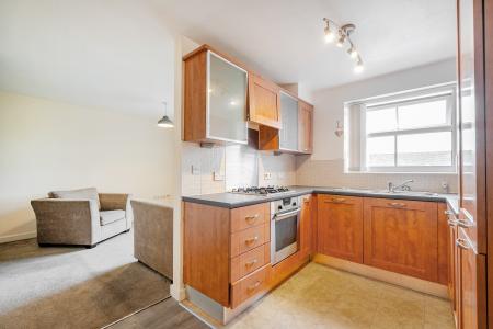 2 bedroom Flat to let in Holywell Drive, Warrington, WA1