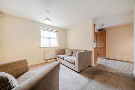 2 bedroom Flat to let in Holywell Drive, Warrington, WA1