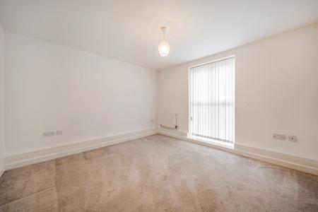 2 bedroom Flat to let in Holywell Drive, Warrington, WA1