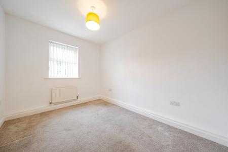2 bedroom Flat to let in Holywell Drive, Warrington, WA1