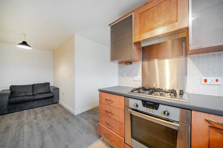2 bedroom Flat to let in Holywell Drive, Warrington, WA1