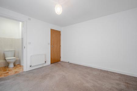 2 bedroom Flat to let in Holywell Drive, Warrington, WA1