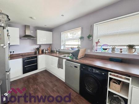 3 bedroom Semi-detached house for sale in Maple Avenue, Runcorn, WA7