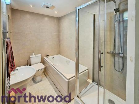 2 bedroom Flat for sale in Palmyra Square, Warrington, WA1