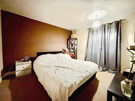 2 bedroom Flat for sale in West Farm Avenue, Longbenton, Newcastle upon Tyne, NE12