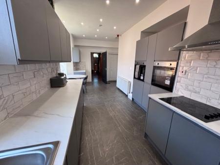 8 bedroom End of terrace house to let in Burn Park Road, Sunderland, SR2