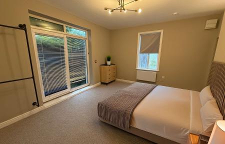 6 bedroom Semi-detached house to let in Hedworth Lane, Boldon Colliery, NE35