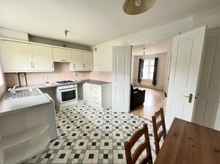 2 bedroom Semi-detached house to let in Chesters Avenue, Longbenton, NE12