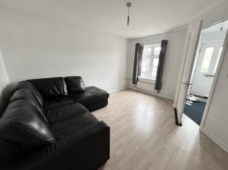 2 bedroom Semi-detached house to let in Chesters Avenue, Longbenton, NE12