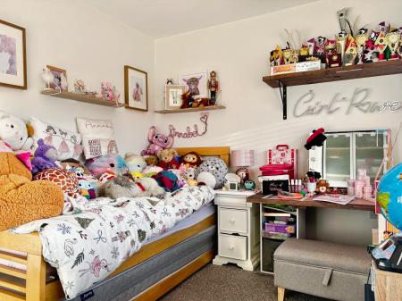 3 bedroom End of terrace house for sale in Shearwater Avenue, Newcastle upon Tyne, NE12