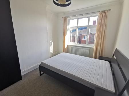 2 bedroom Flat to let in Ferndene Grove, High Heaton, Newcastle upon Tyne, NE7