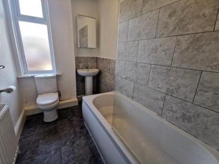 2 bedroom Flat to let in Ferndene Grove, High Heaton, Newcastle upon Tyne, NE7
