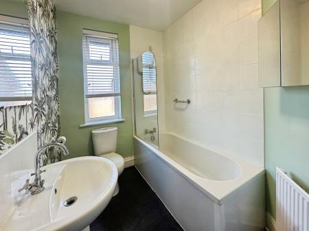 2 bedroom Flat for sale in Guelder Road, High Heaton, Newcastle upon Tyne, NE7