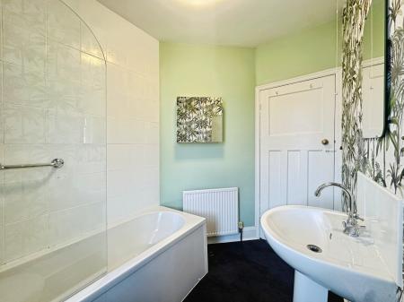 2 bedroom Flat for sale in Guelder Road, High Heaton, Newcastle upon Tyne, NE7
