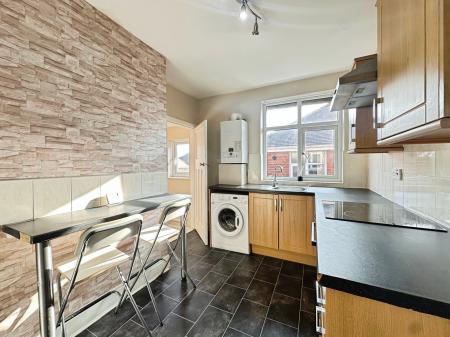 2 bedroom Flat for sale in Guelder Road, High Heaton, Newcastle upon Tyne, NE7