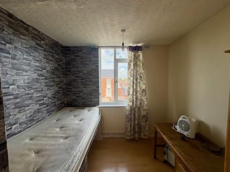 3 bedroom Semi-detached house to let in Glenfield Road, Longbenton, Newcastle upon Tyne, NE12