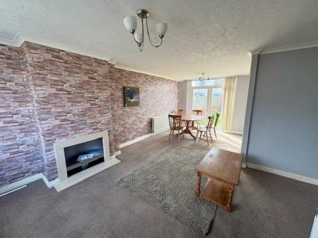 3 bedroom Semi-detached house to let in Glenfield Road, Longbenton, Newcastle upon Tyne, NE12