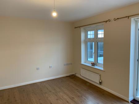 2 bedroom Semi-detached house to let in Aydon Gardens, Longbenton, NE12