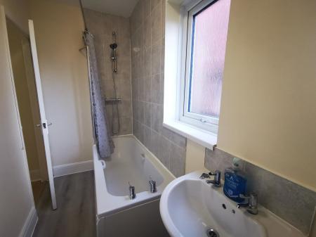 2 bedroom Semi-detached house to let in Aydon Gardens, Longbenton, NE12