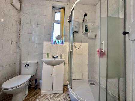 2 bedroom Flat to let in Chillingham Road, Heaton, Newcastle upon Tyne, NE6