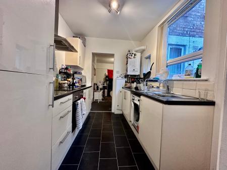 2 bedroom Flat to let in Chillingham Road, Heaton, Newcastle upon Tyne, NE6