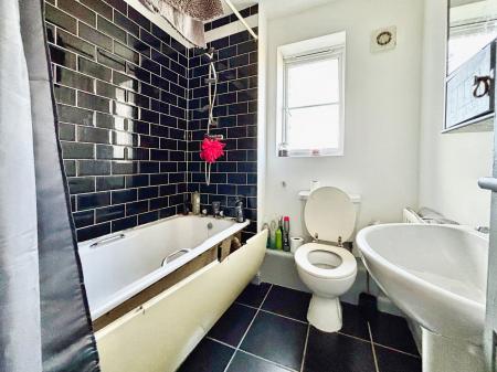 2 bedroom Flat for sale in The Copse, Forest Hall, Newcastle upon Tyne, NE12