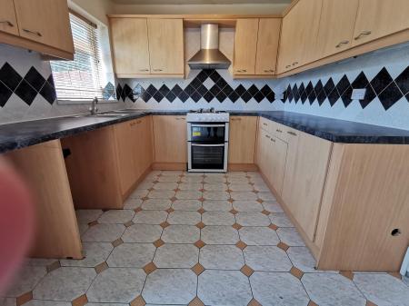 3 bedroom Semi-detached house to let in Castle Square, Backworth, NE27