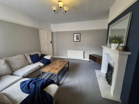 2 bedroom Flat to let in Chatsworth Gardens, Newcastle upon Tyne, NE6