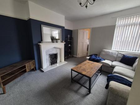 2 bedroom Flat to let in Chatsworth Gardens, Newcastle upon Tyne, NE6