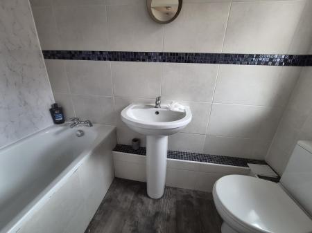 2 bedroom Flat to let in Chatsworth Gardens, Newcastle upon Tyne, NE6