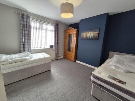 2 bedroom Flat to let in Chatsworth Gardens, Newcastle upon Tyne, NE6